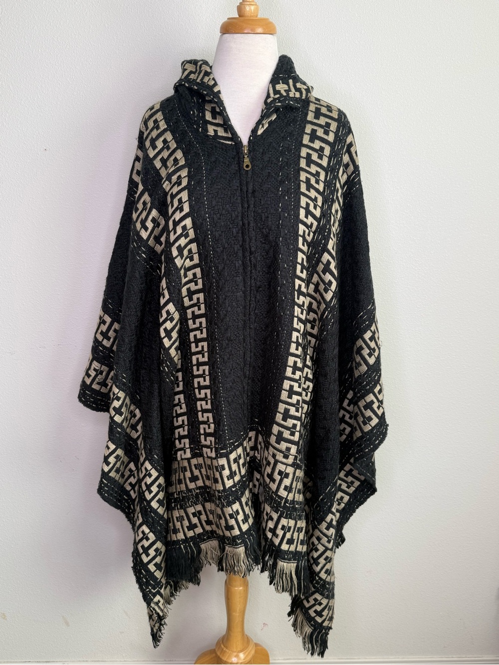 NWT Steve Madden Knit Black & Cream Hooded Zip Poncho Aztec Southwestern Boho